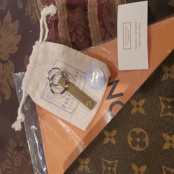 LOUIS VUITTON New Hp new LARGE MOINETE WALLET MADE INTO CROSSBERRY - Picture 8 of 13